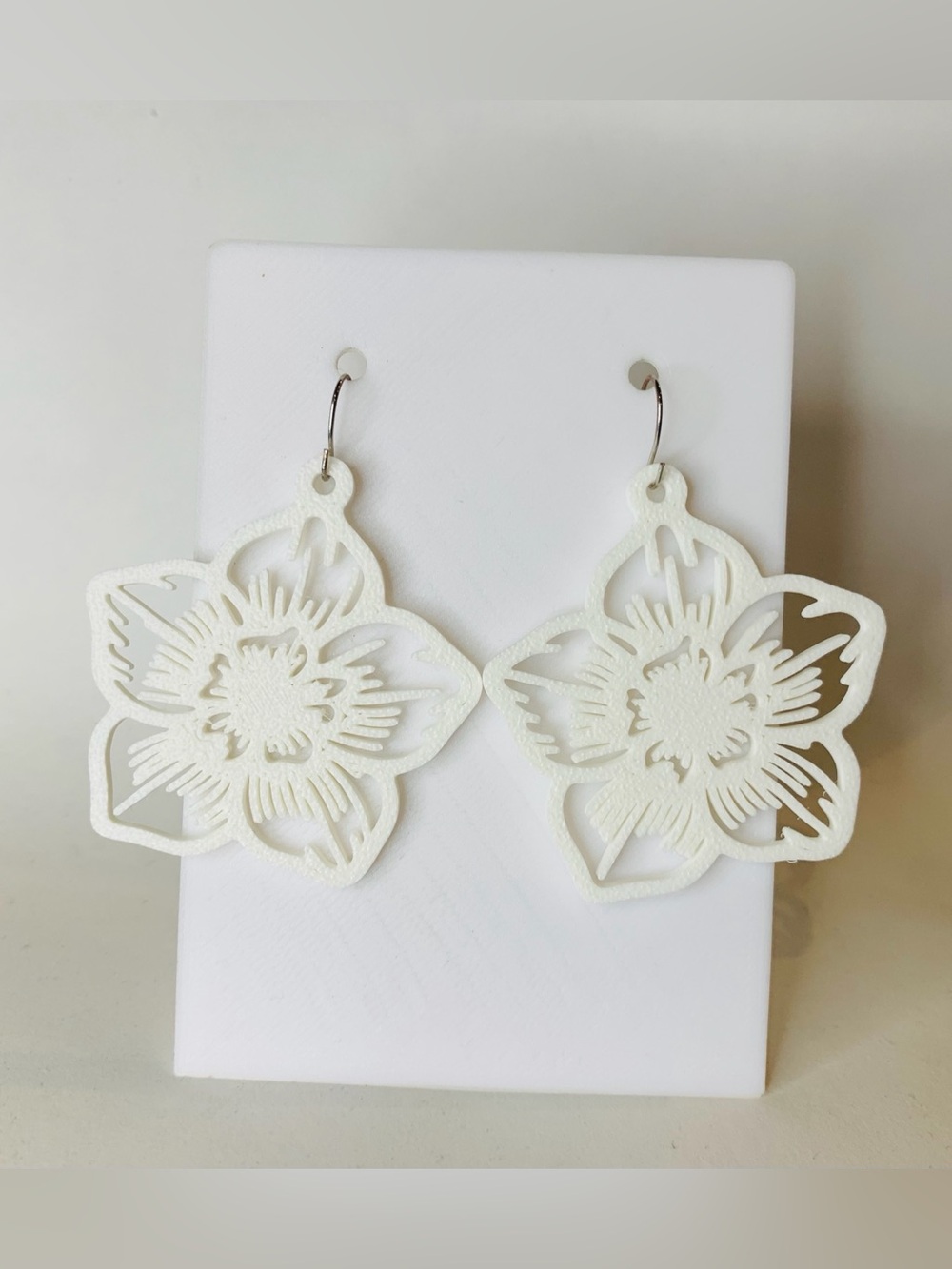 White Floral Cutout Dangle Earrings - Women Accessories